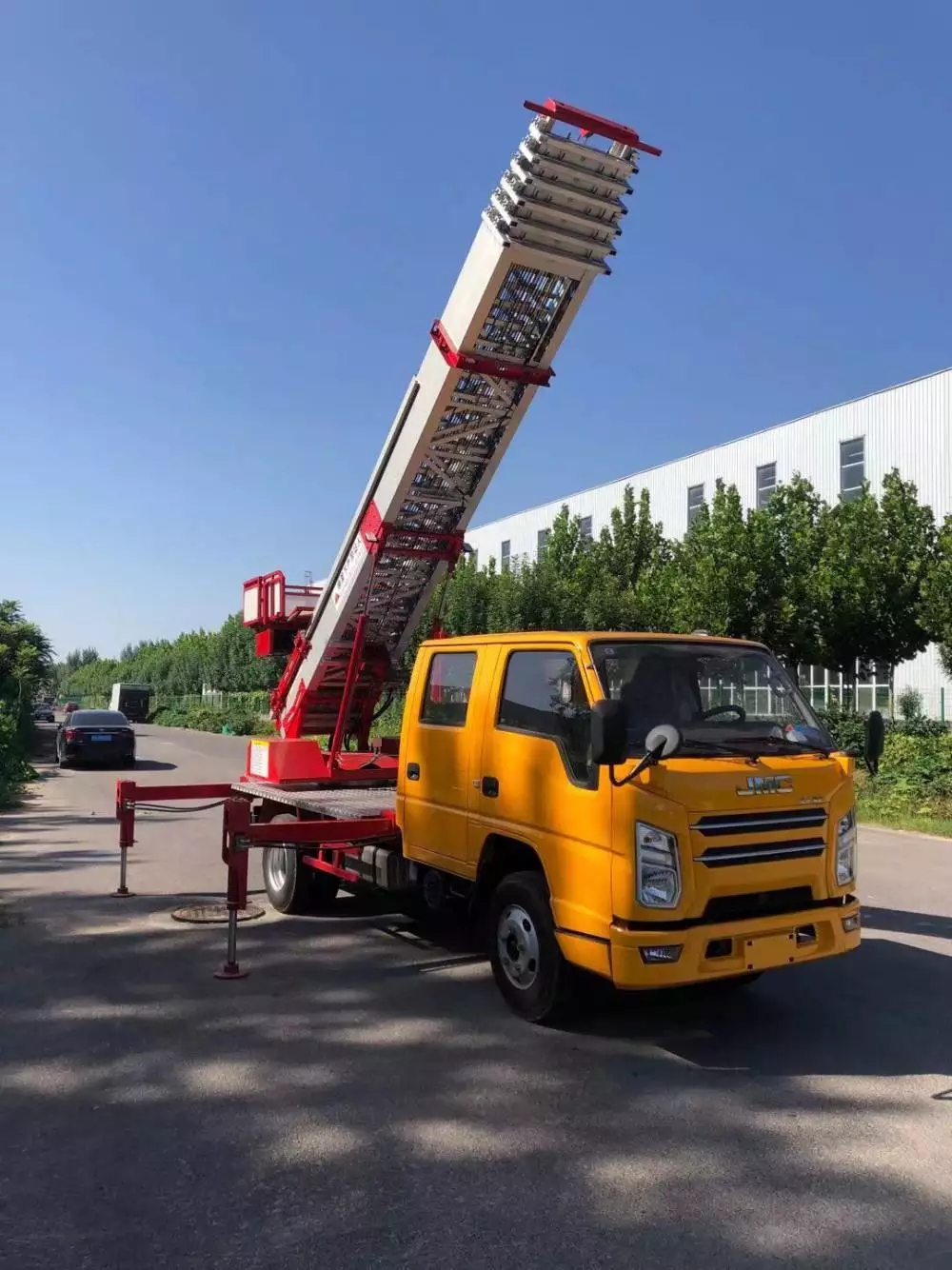 周矶管理区附近的云梯车出租服务：轻松解决高空作业需求