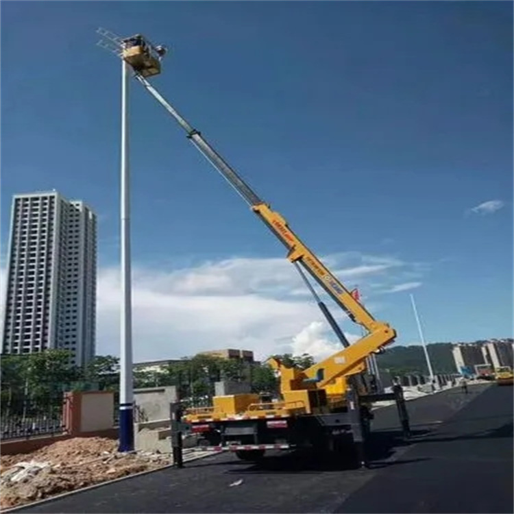 周矶管理区维修路灯的曲臂升降车出租